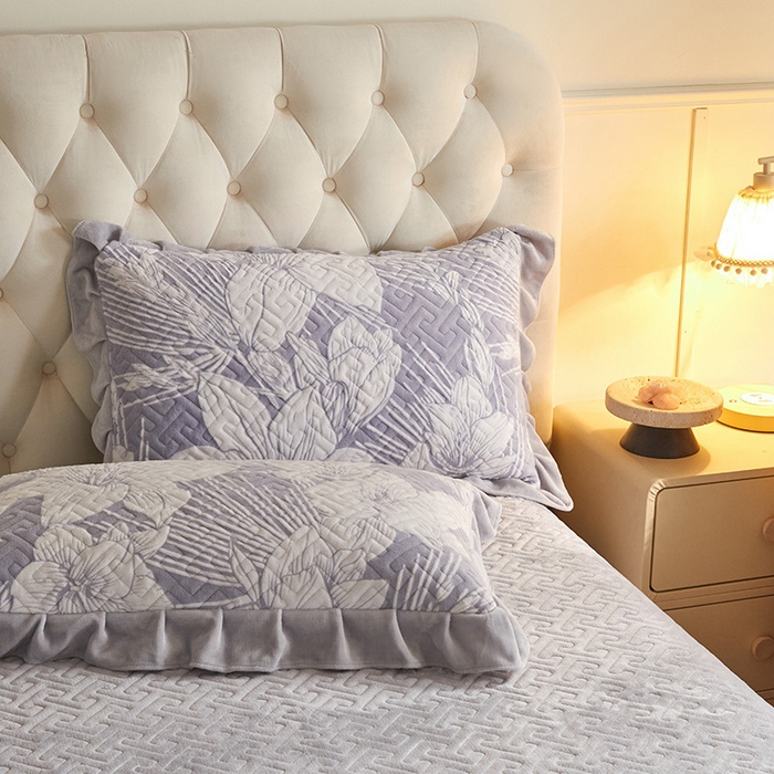 91家纺网 家纺一手货源 找家纺 畅畅家纺 2025新款11斤高克重新款韩版烂花牛奶绒冬季加厚床盖四件套系列 幽兰-灰紫