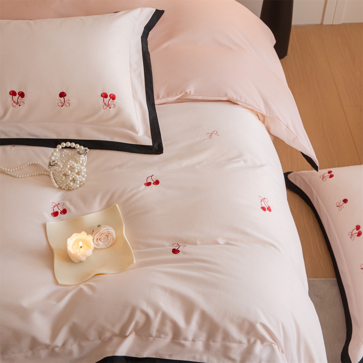 91家纺网 家纺一手货源 找家纺 蓝米卡夫 2025秋冬-全棉60支磨毛绣花-小确樱桃系列（礼盒包装）提供买家秀 小确樱桃-粉