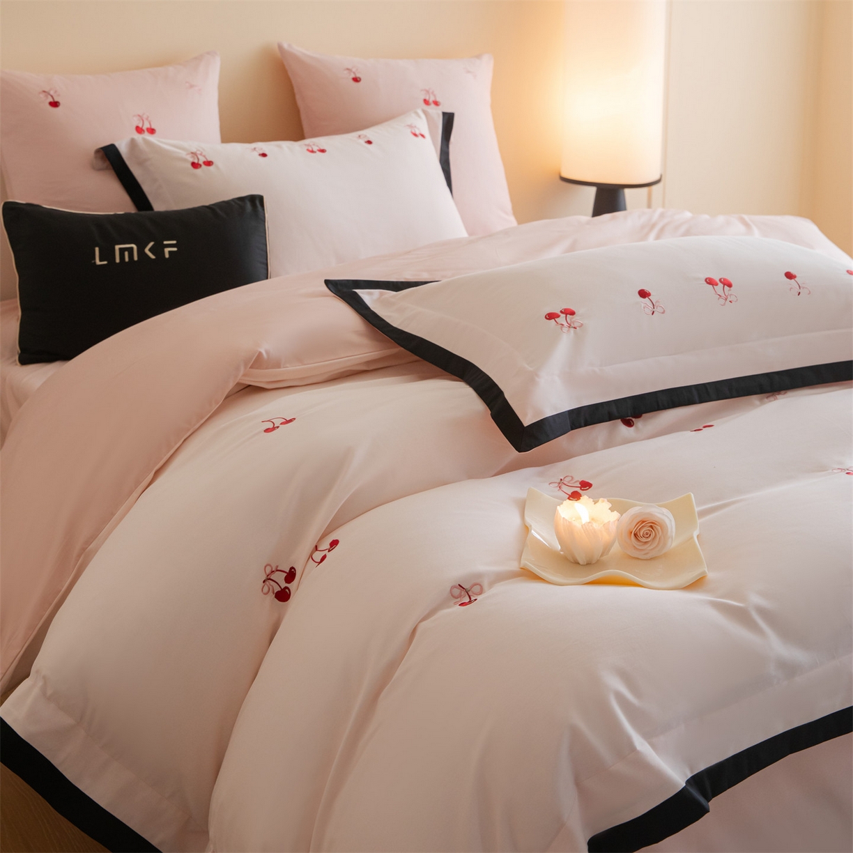 91家纺网 家纺一手货源 找家纺 蓝米卡夫 2025秋冬-全棉60支磨毛绣花-小确樱桃系列（礼盒包装）提供买家秀 小确樱桃-粉