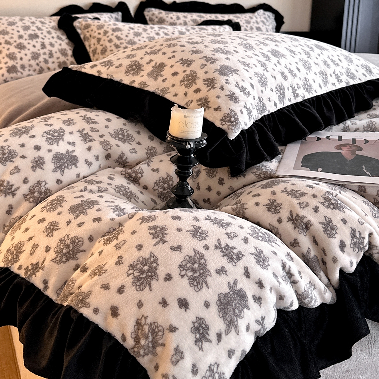 91家纺网 家纺一手货源 找家纺 三朵家纺 2025新款秋冬法式复古风法莱绒花边四件套 黑茶