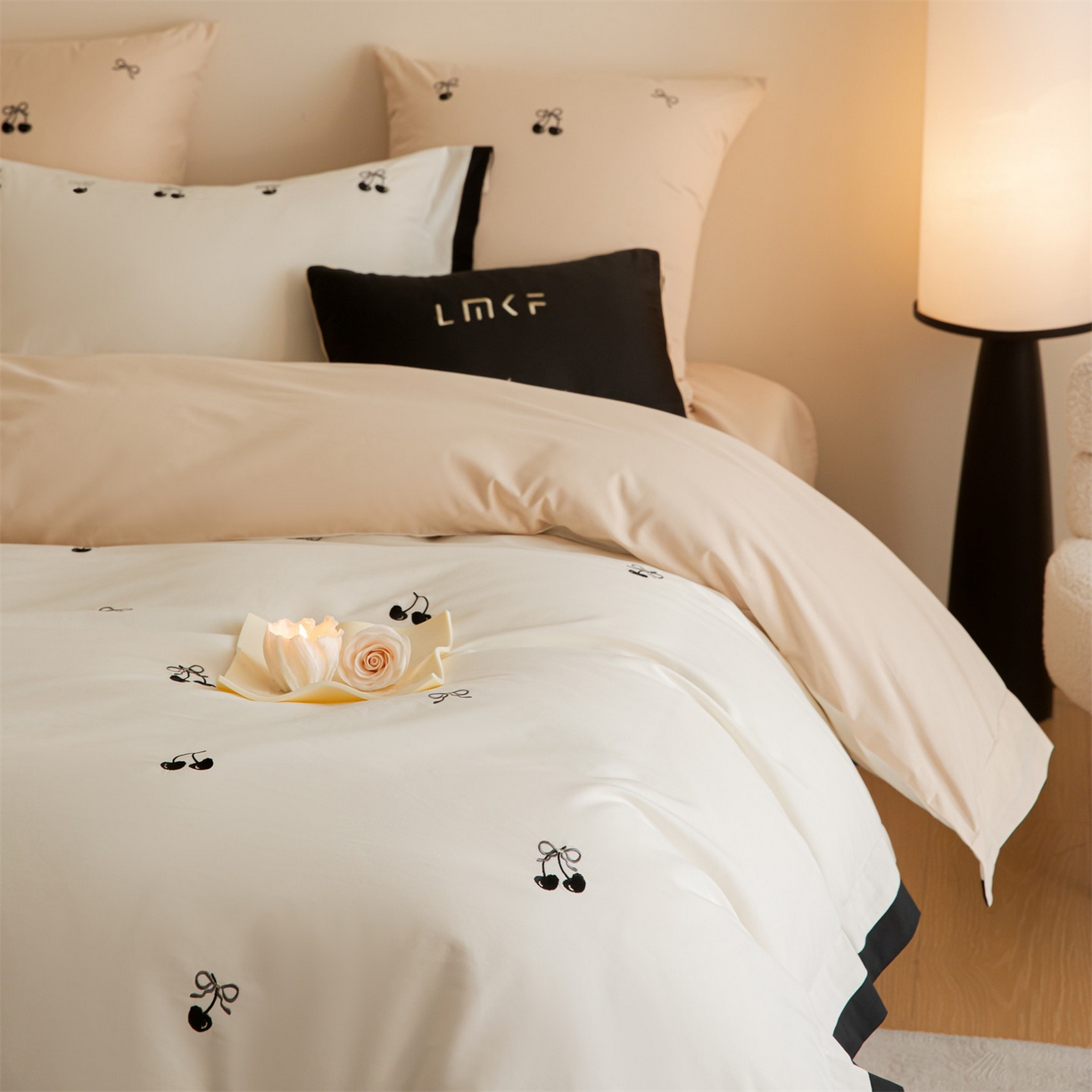 91家纺网 家纺一手货源 找家纺 蓝米卡夫 2025秋冬-全棉60支磨毛绣花-小确樱桃系列（礼盒包装）提供买家秀 小确樱桃-米