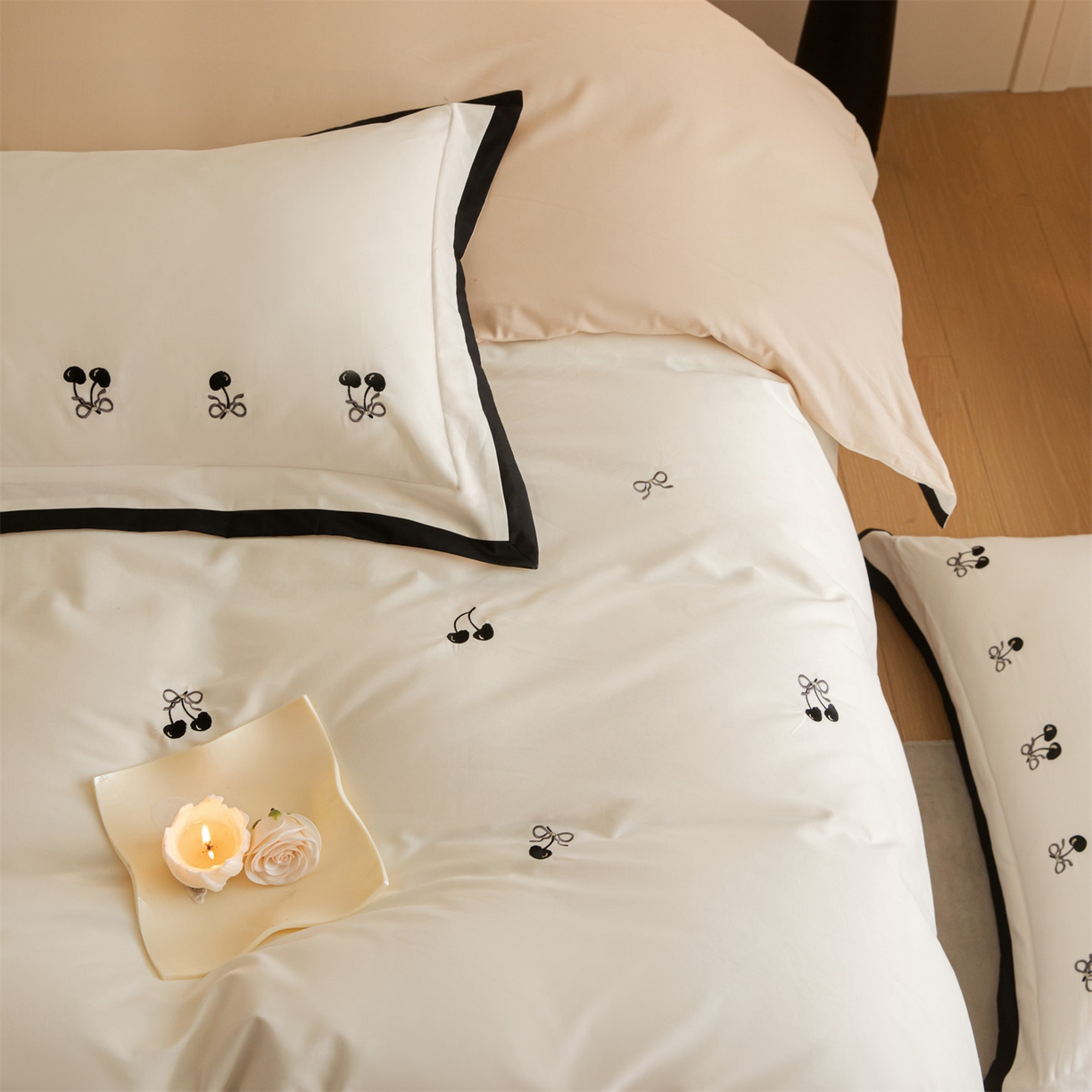 91家纺网 家纺一手货源 找家纺 蓝米卡夫 2025秋冬-全棉60支磨毛绣花-小确樱桃系列（礼盒包装）提供买家秀 小确樱桃-米