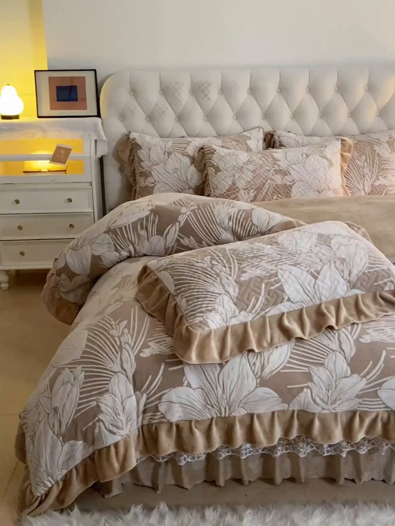 91家纺网 家纺一手货源 找家纺 畅畅家纺 2025新款11斤高克重新款韩版烂花牛奶绒冬季加厚床盖四件套系列 幽兰-咖