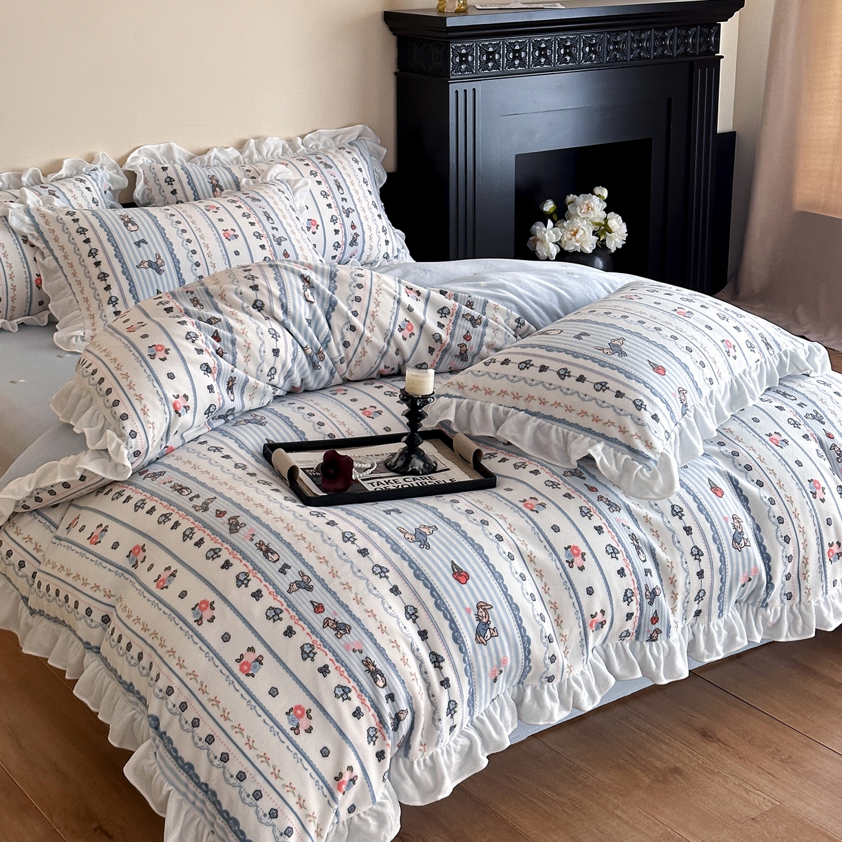 91家纺网 家纺一手货源 找家纺 三朵家纺 2025新款秋冬法式复古风法莱绒花边四件套 兰亭