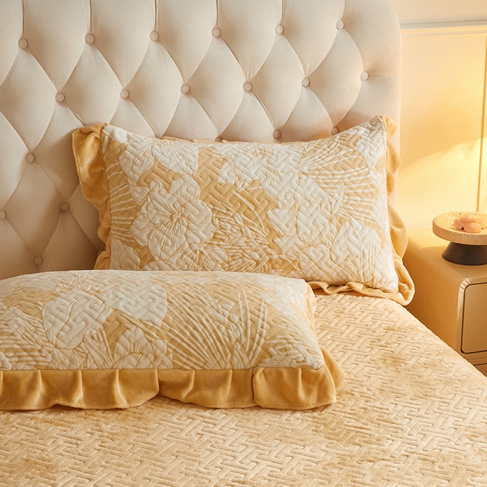 91家纺网 家纺一手货源 找家纺 畅畅家纺 2025新款11斤高克重新款韩版烂花牛奶绒冬季加厚床盖四件套系列 幽兰-嫩黄