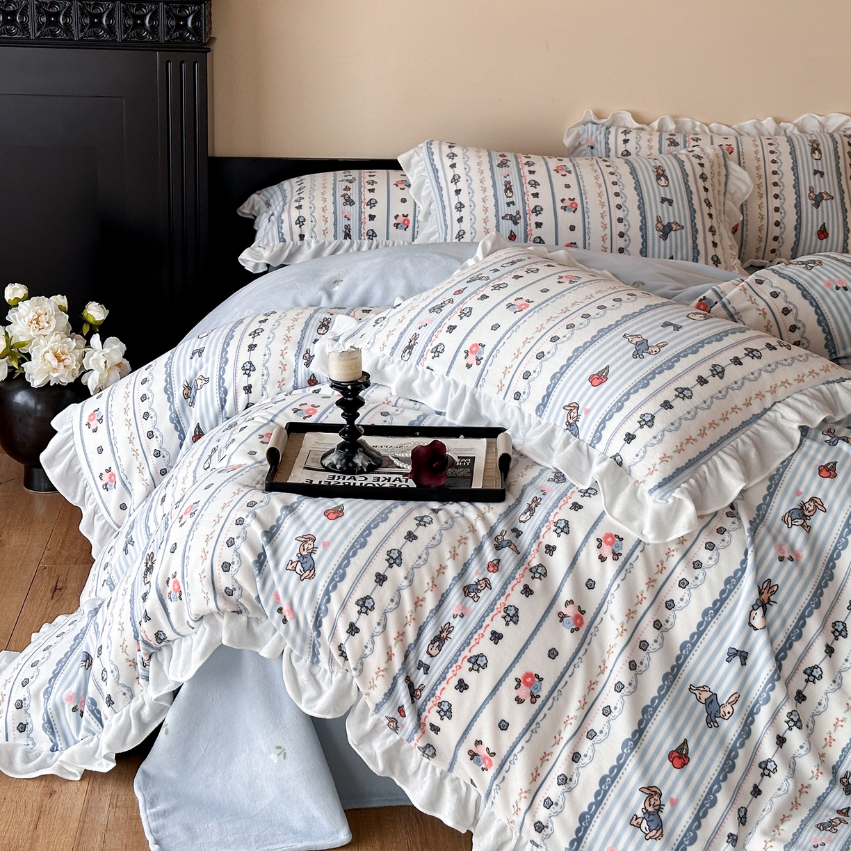 91家纺网 家纺一手货源 找家纺 三朵家纺 2025新款秋冬法式复古风法莱绒花边四件套 兰亭