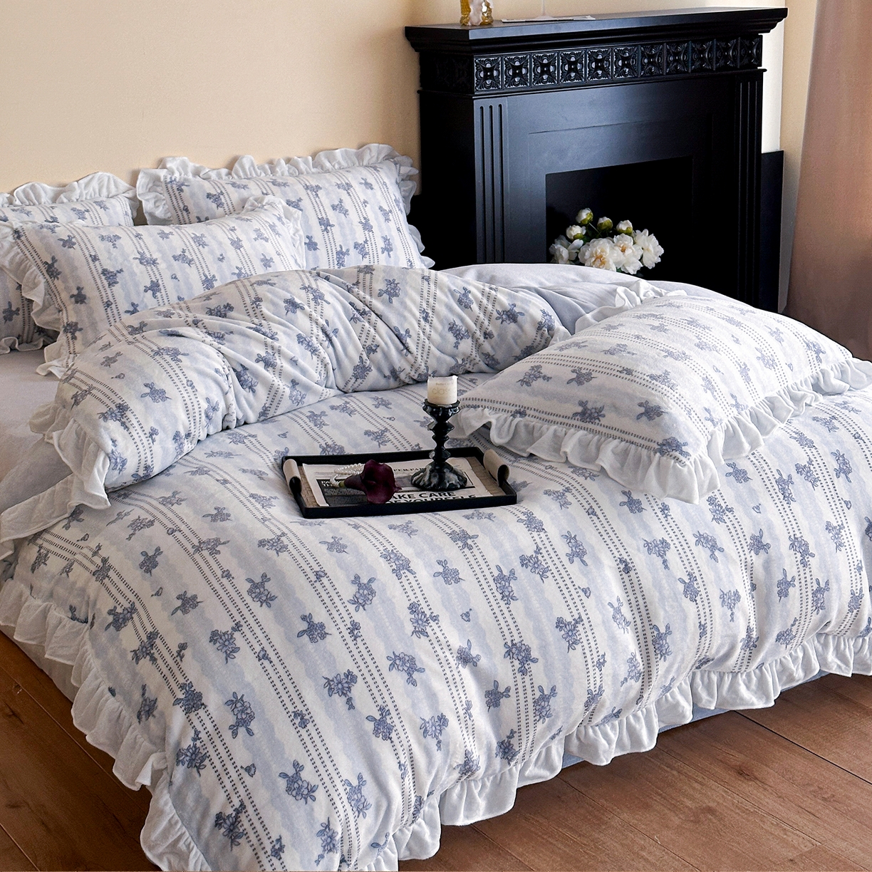 91家纺网 家纺一手货源 找家纺 三朵家纺 2025新款秋冬法式复古风法莱绒花边四件套 青黛