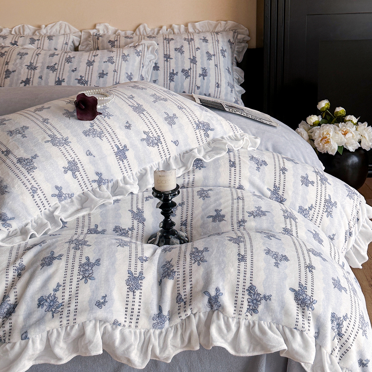 91家纺网 家纺一手货源 找家纺 三朵家纺 2025新款秋冬法式复古风法莱绒花边四件套 青黛