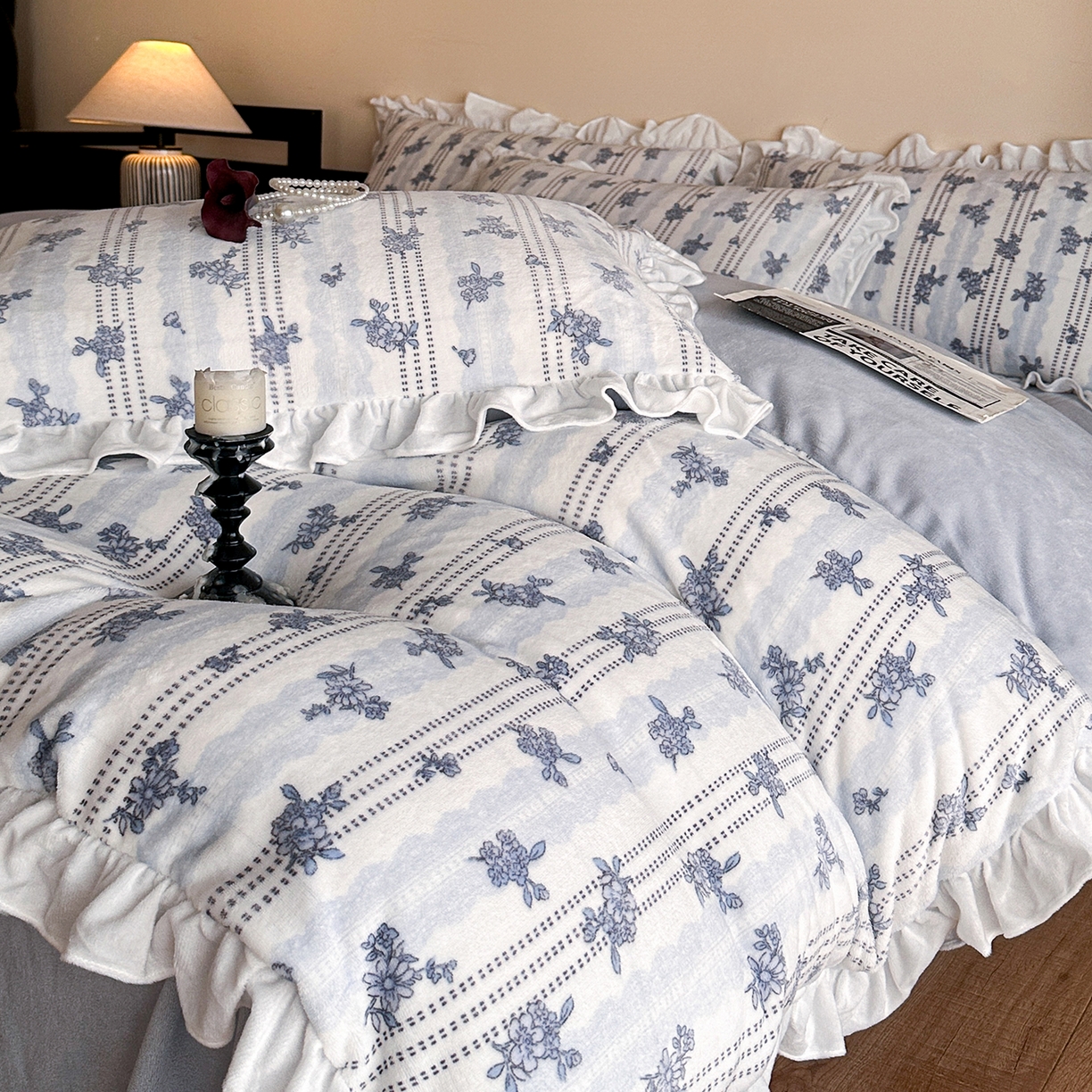 91家纺网 家纺一手货源 找家纺 三朵家纺 2025新款秋冬法式复古风法莱绒花边四件套 青黛