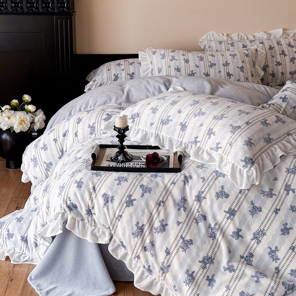 91家纺网 家纺一手货源 找家纺 三朵家纺 2025新款秋冬法式复古风法莱绒花边四件套 青黛