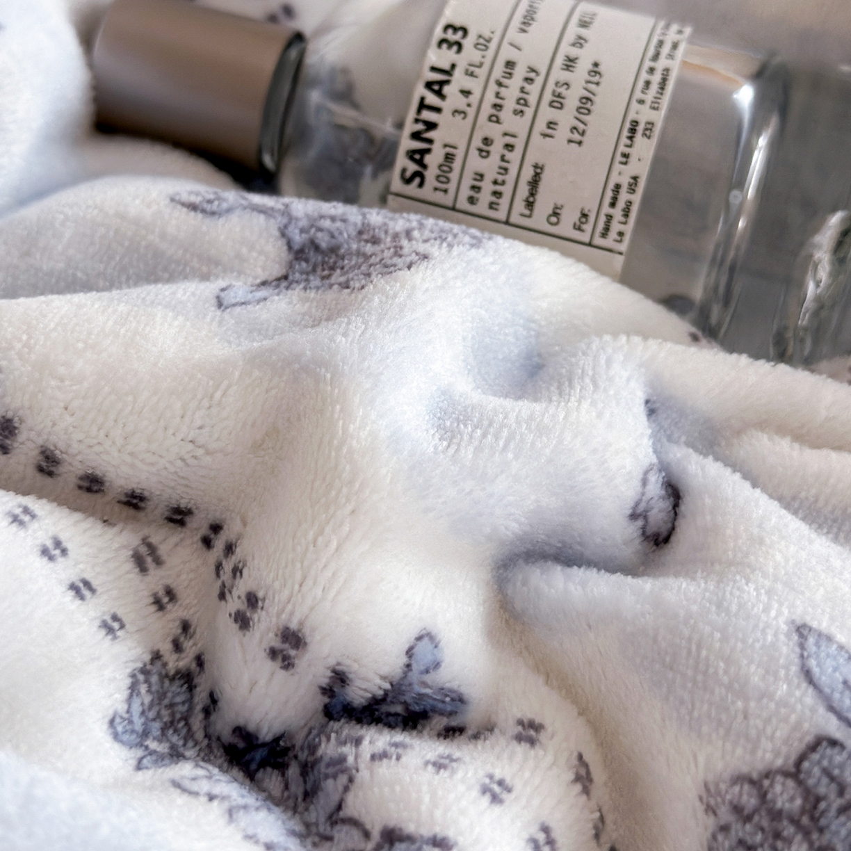 91家纺网 家纺一手货源 找家纺 三朵家纺 2025新款秋冬法式复古风法莱绒花边四件套 青黛