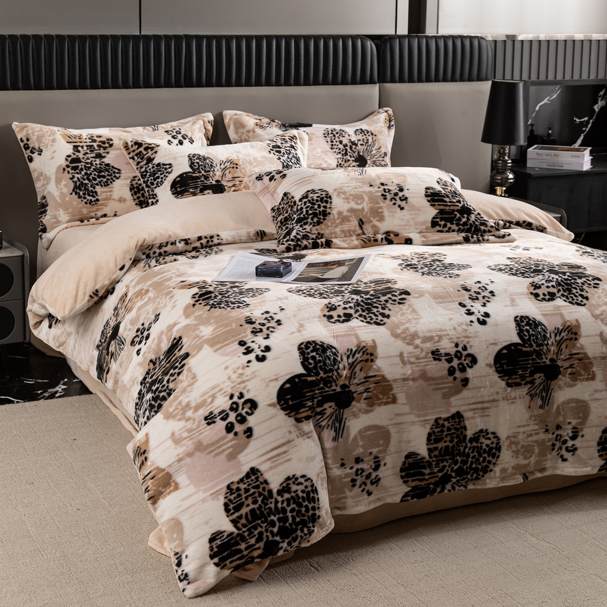 91家纺网 家纺一手货源 找家纺 锦罗绣 2025新款全消光兔绒300克牛奶绒四件套 满园金色