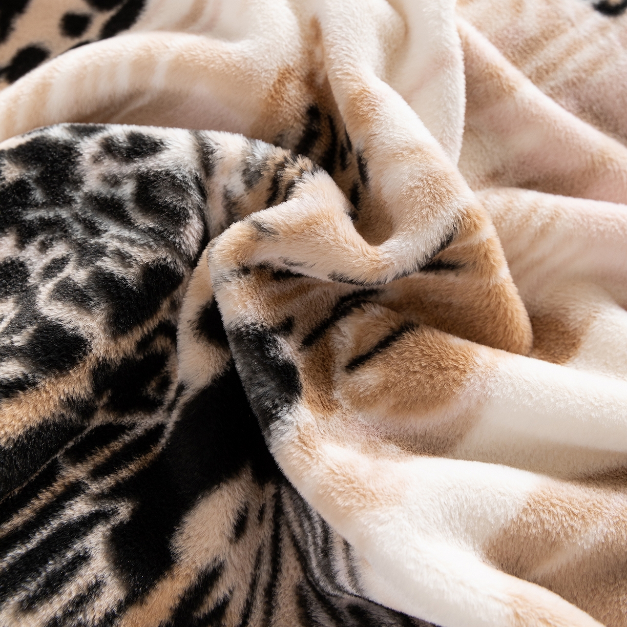 91家纺网 家纺一手货源 找家纺 锦罗绣 2025新款全消光兔绒300克牛奶绒四件套 满园金色