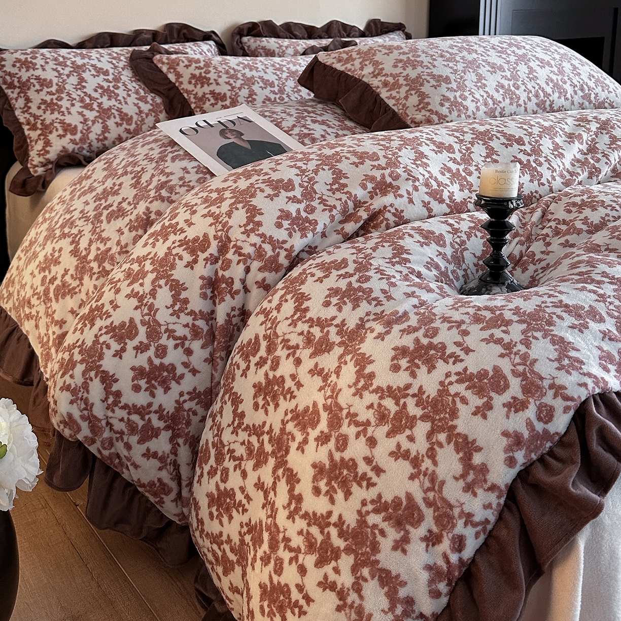 91家纺网 家纺一手货源 找家纺 三朵家纺 2025新款秋冬法式复古风法莱绒花边四件套 紫嫣