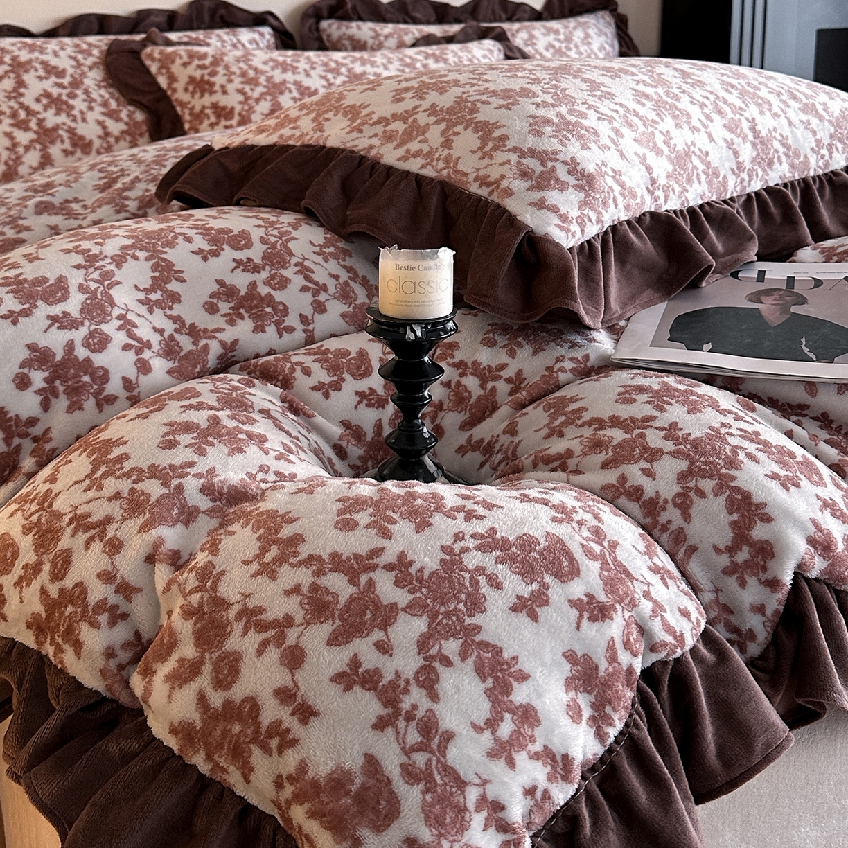 91家纺网 家纺一手货源 找家纺 三朵家纺 2025新款秋冬法式复古风法莱绒花边四件套 紫嫣