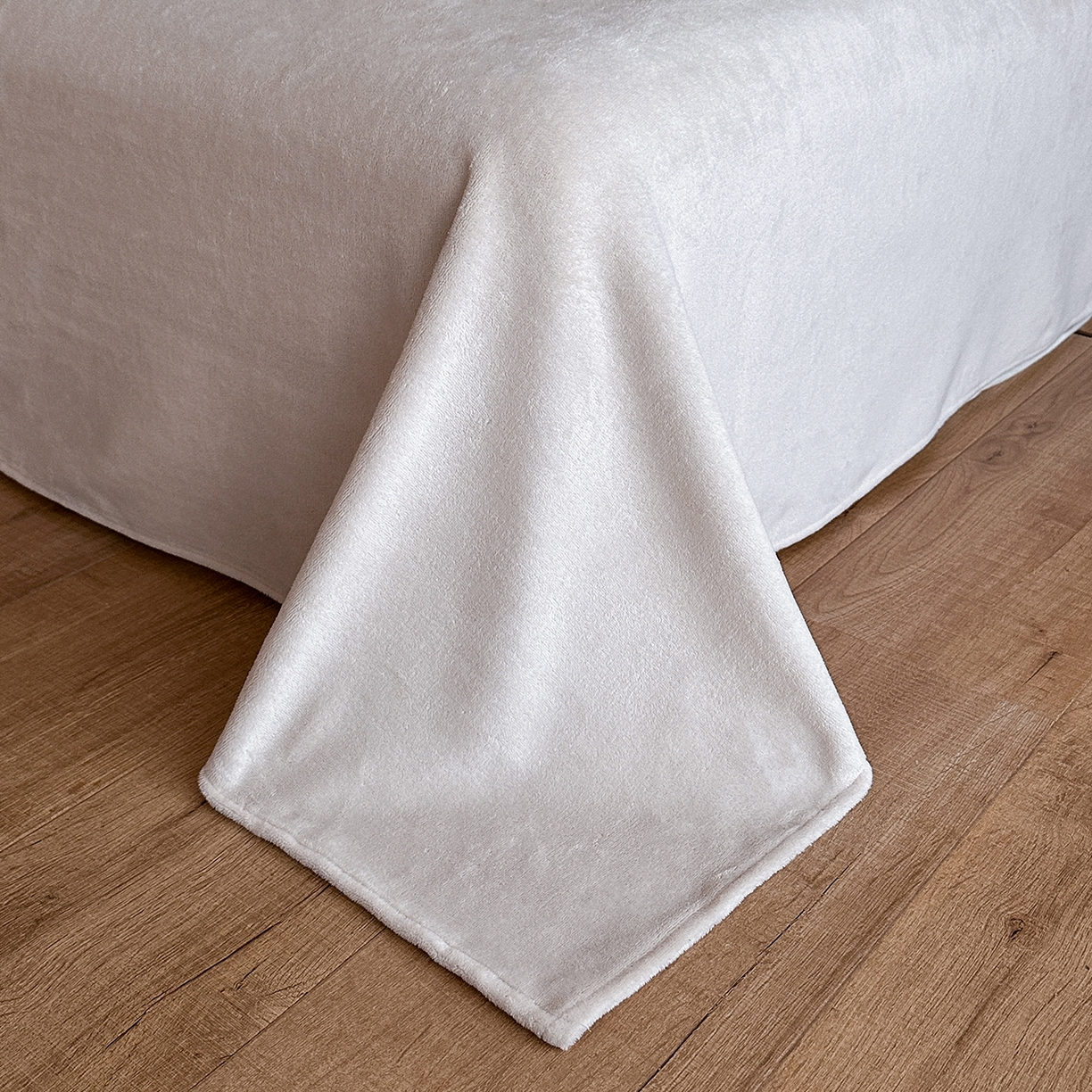 91家纺网 家纺一手货源 找家纺 三朵家纺 2025新款秋冬法式复古风法莱绒花边四件套 紫嫣