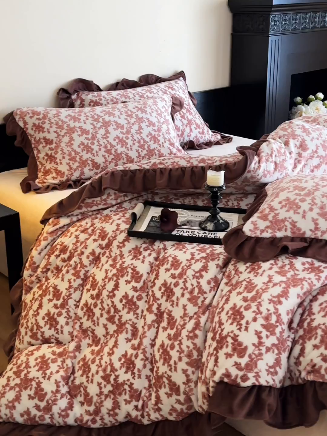 91家纺网 家纺一手货源 找家纺 三朵家纺 2025新款秋冬法式复古风法莱绒花边四件套 紫嫣