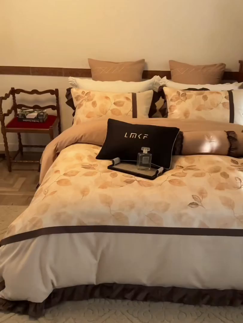 91家纺网 家纺一手货源 找家纺 （总）蓝米卡夫 2025秋冬-全棉60支磨毛印+绣-法尔漫系列（礼盒包装）-拍摄风格1 提供买家秀