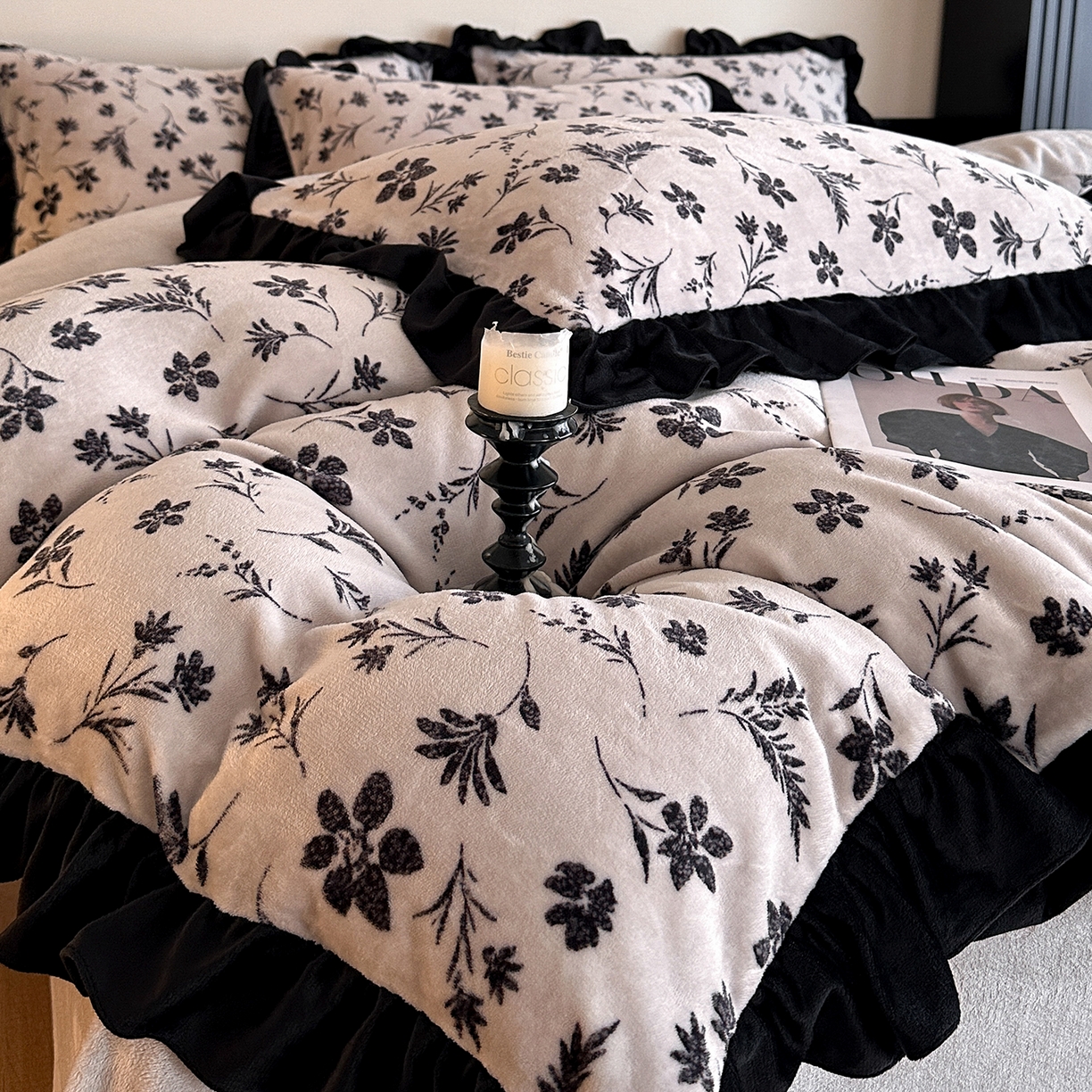 91家纺网 家纺一手货源 找家纺 三朵家纺 2025新款秋冬法式复古风法莱绒花边四件套 醉颜-黑