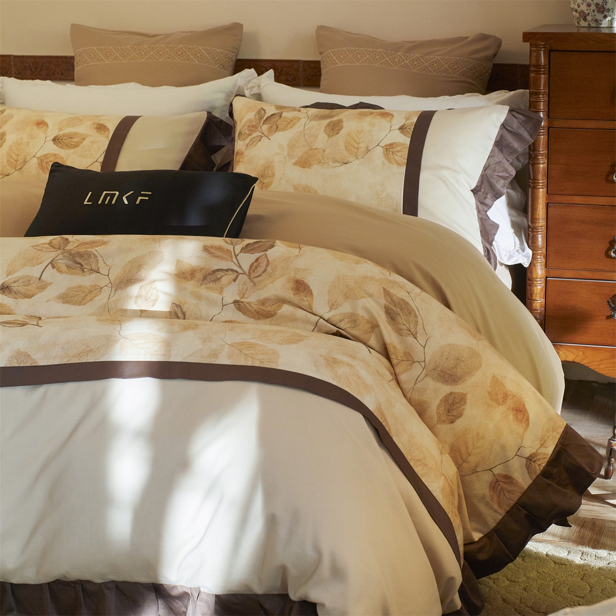 91家纺网 家纺一手货源 找家纺 （总）蓝米卡夫 2025秋冬-全棉60支磨毛印+绣-法尔漫系列（礼盒包装）-拍摄风格1 提供买家秀