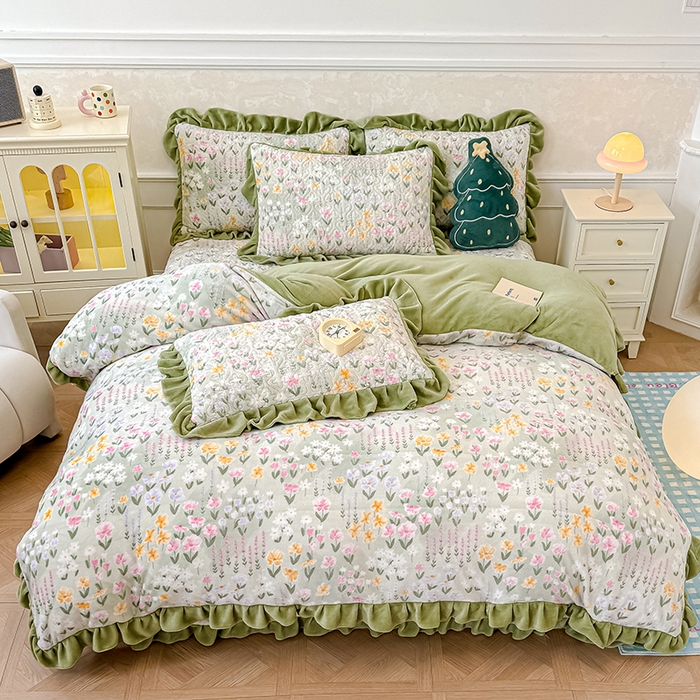 91家纺网 家纺一手货源 找家纺 归属 2025新款牛奶绒床盖四件套 春草盎然绿