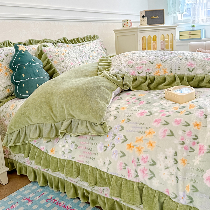 91家纺网 家纺一手货源 找家纺 归属 2025新款牛奶绒床盖四件套 春草盎然绿