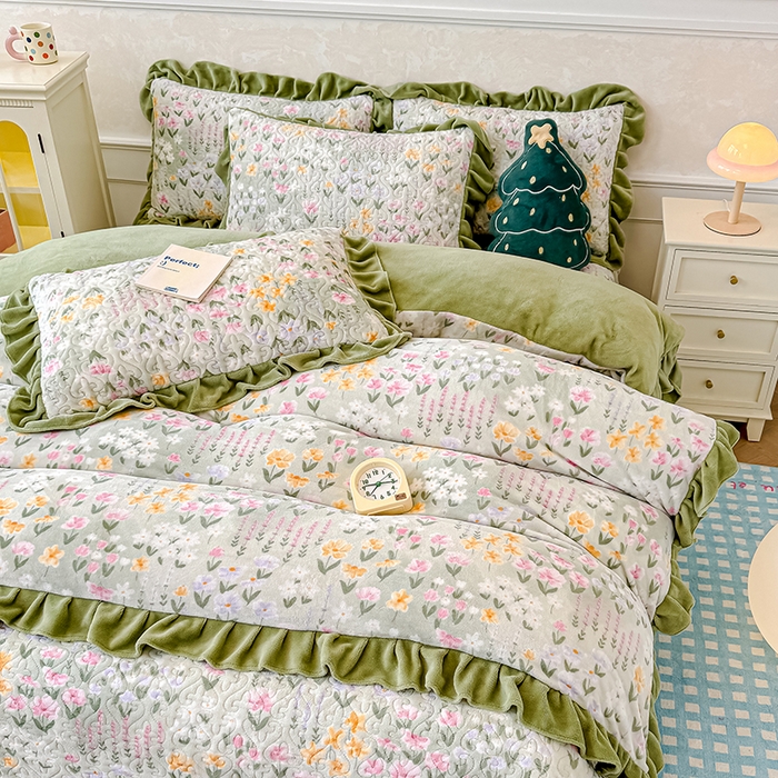 91家纺网 家纺一手货源 找家纺 归属 2025新款牛奶绒床盖四件套 春草盎然绿