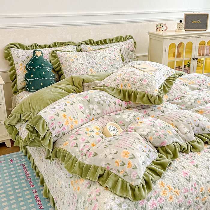 91家纺网 家纺一手货源 找家纺 归属 2025新款牛奶绒床盖四件套 春草盎然绿