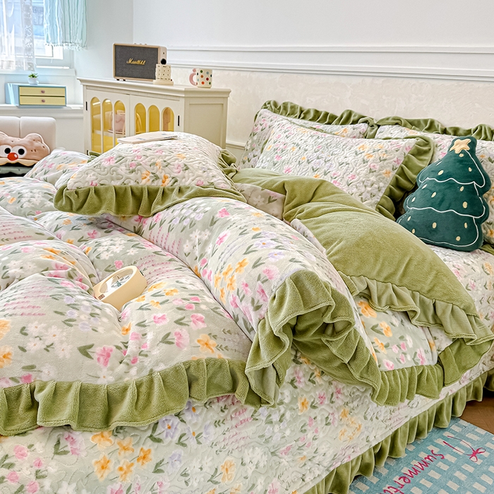 91家纺网 家纺一手货源 找家纺 归属 2025新款牛奶绒床盖四件套 春草盎然绿