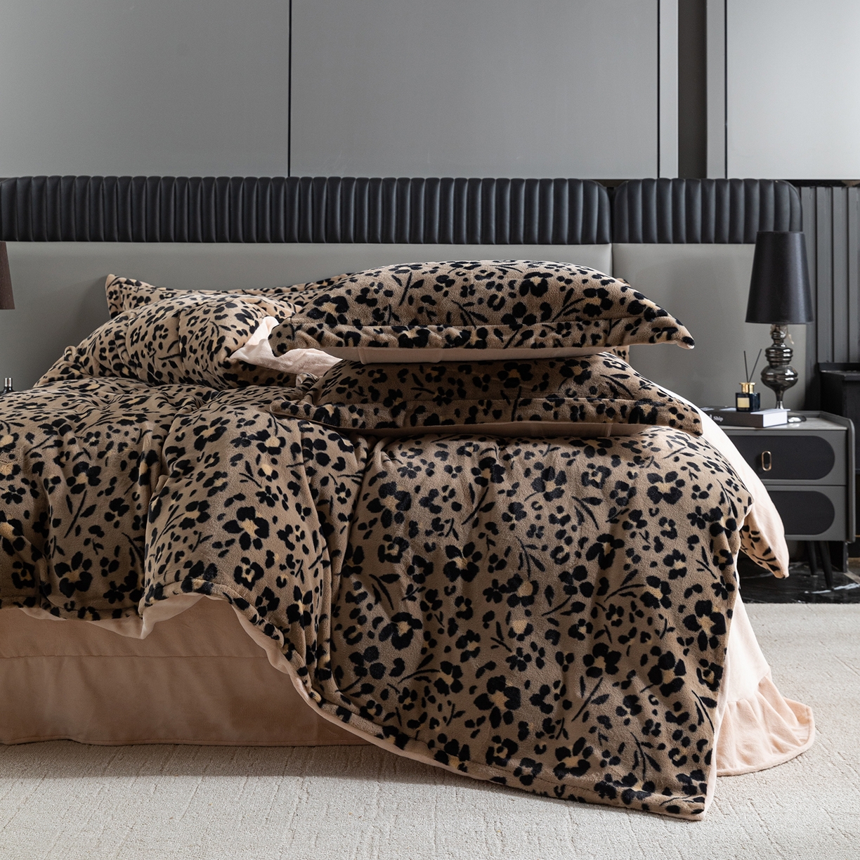 91家纺网 家纺一手货源 找家纺 锦罗绣 2025新款全消光兔绒300克牛奶绒四件套 享乐一生