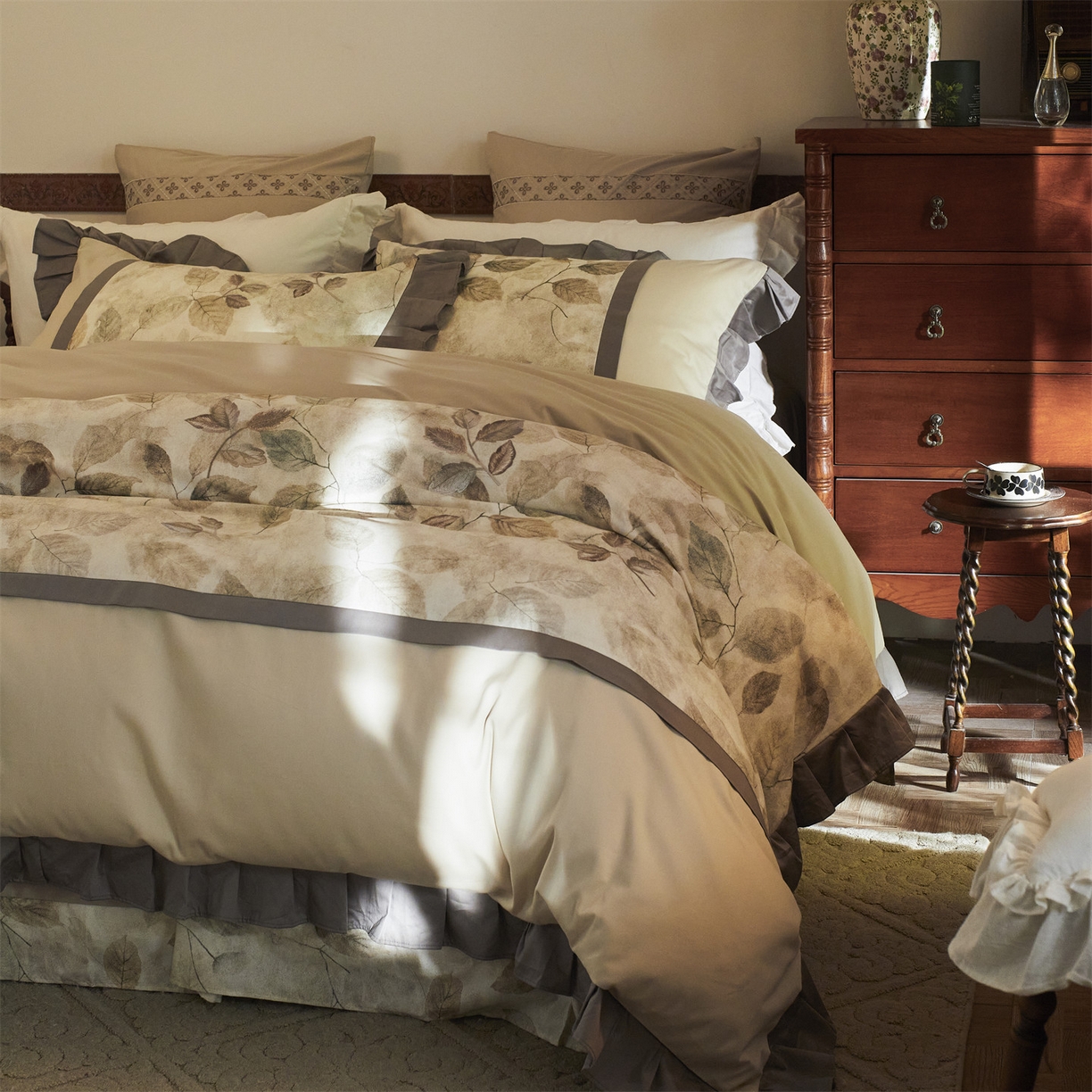 91家纺网 家纺一手货源 找家纺 （总）蓝米卡夫 2025秋冬-全棉60支磨毛印+绣-法尔漫系列（礼盒包装）-拍摄风格1 提供买家秀