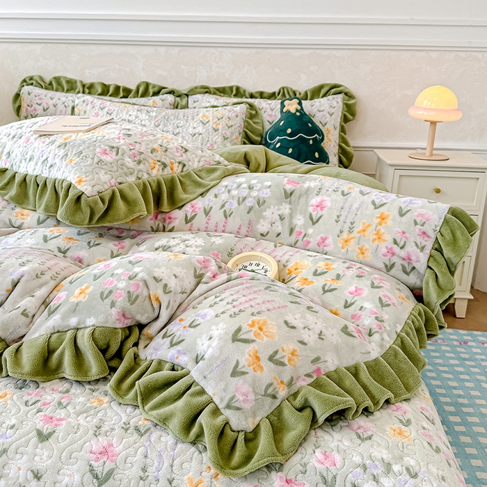 91家纺网 家纺一手货源 找家纺 归属 2025新款牛奶绒床盖四件套 春草盎然绿