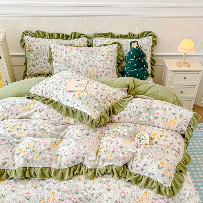 91家纺网 家纺一手货源 找家纺 归属 2025新款牛奶绒床盖四件套 春草盎然绿