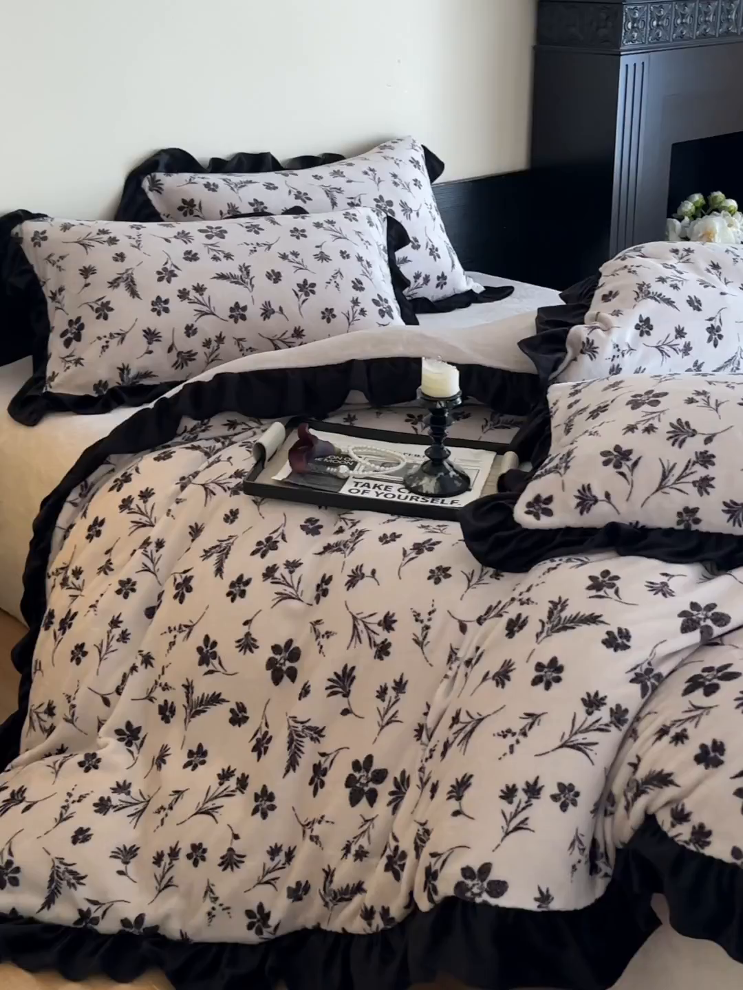 91家纺网 家纺一手货源 找家纺 三朵家纺 2025新款秋冬法式复古风法莱绒花边四件套 醉颜-黑