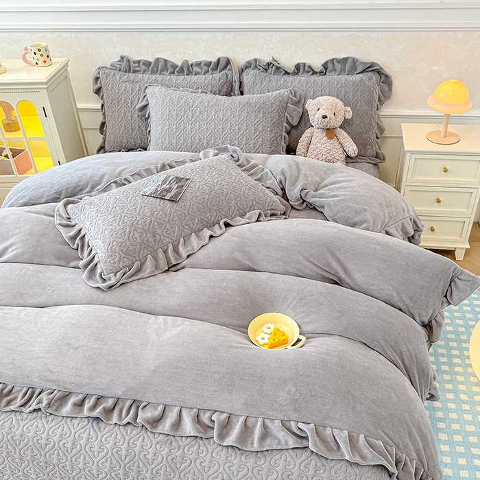 91家纺网 家纺一手货源 找家纺 归属 2025新款牛奶绒床盖四件套 高级灰