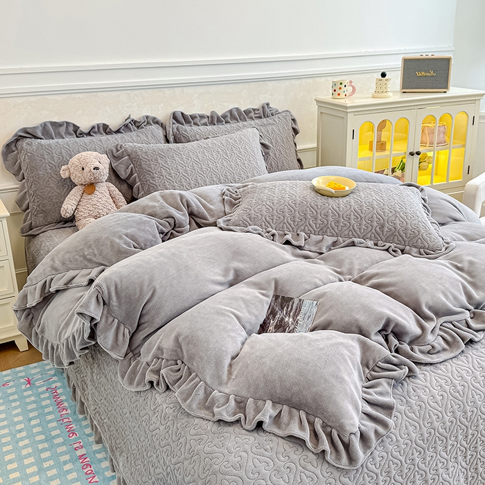 91家纺网 家纺一手货源 找家纺 归属 2025新款牛奶绒床盖四件套 高级灰