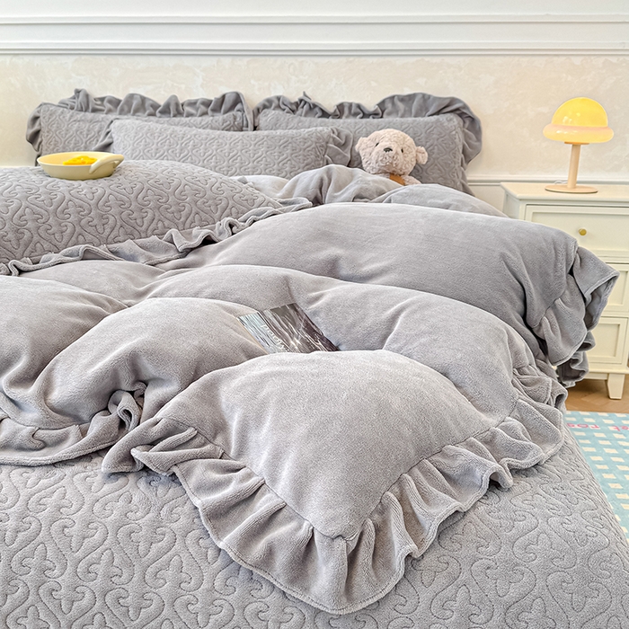 91家纺网 家纺一手货源 找家纺 归属 2025新款牛奶绒床盖四件套 高级灰