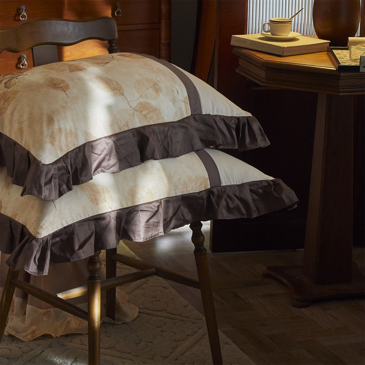 91家纺网 家纺一手货源 找家纺 蓝米卡夫 2025秋冬-全棉60支磨毛印+绣-法尔漫系列（礼盒包装）-拍摄风格1 提供买家秀 法尔漫-咖