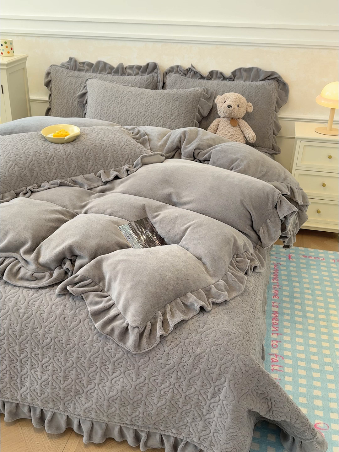 91家纺网 家纺一手货源 找家纺 归属 2025新款牛奶绒床盖四件套 高级灰