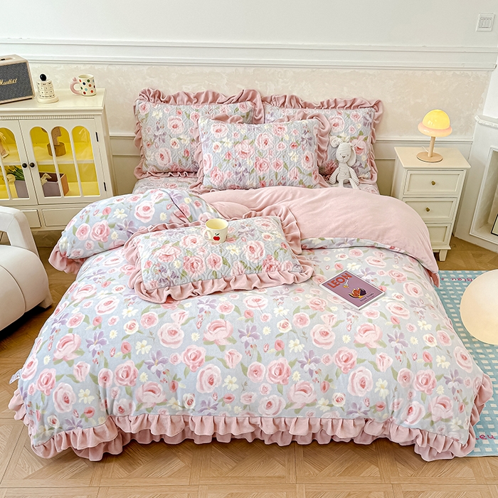 91家纺网 家纺一手货源 找家纺 归属 2025新款牛奶绒床盖四件套 花漾浅玫瑰