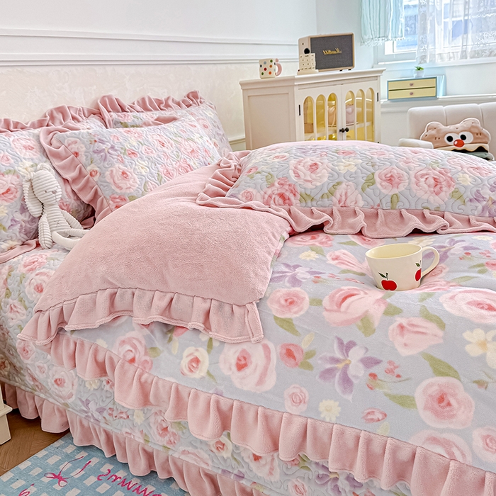 91家纺网 家纺一手货源 找家纺 归属 2025新款牛奶绒床盖四件套 花漾浅玫瑰