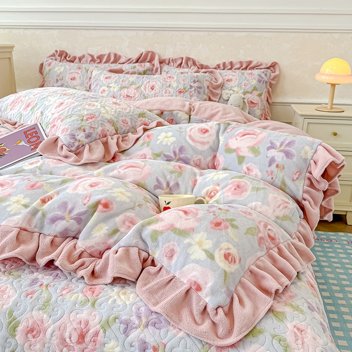 91家纺网 家纺一手货源 找家纺 归属 2025新款牛奶绒床盖四件套 花漾浅玫瑰