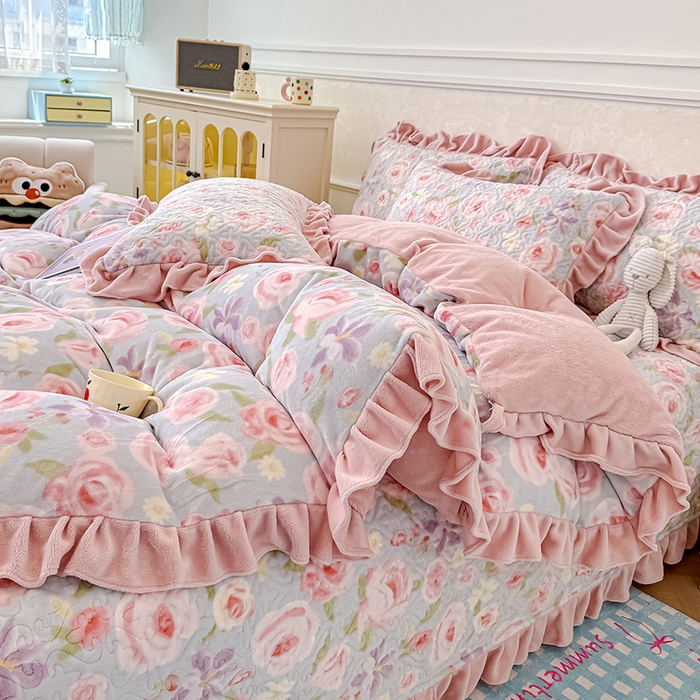 91家纺网 家纺一手货源 找家纺 归属 2025新款牛奶绒床盖四件套 花漾浅玫瑰