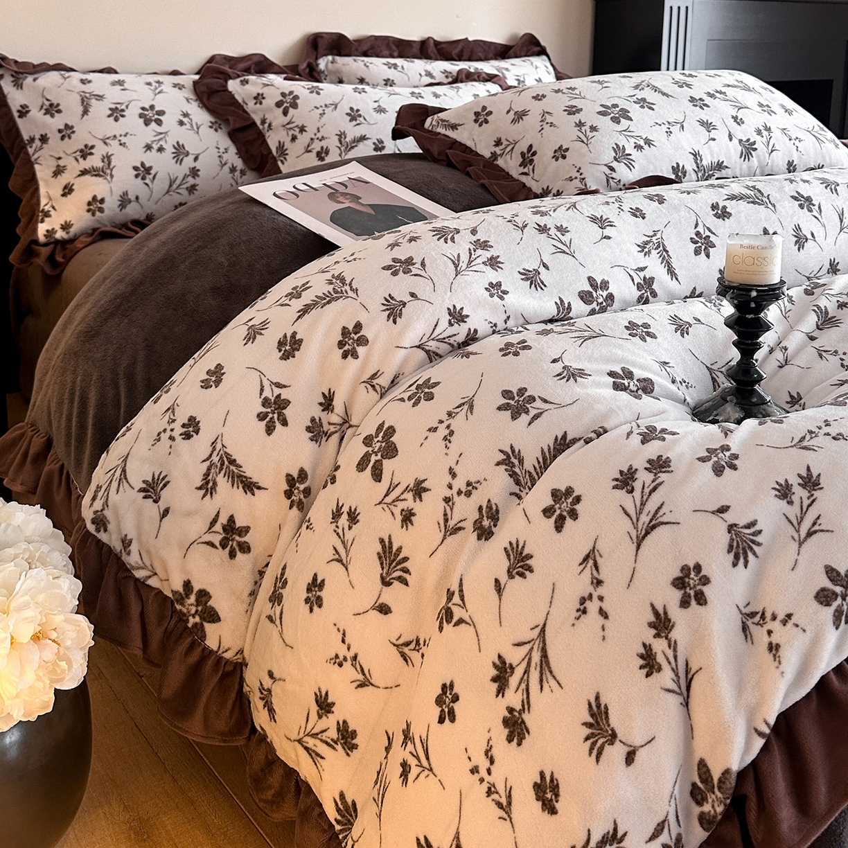 91家纺网 家纺一手货源 找家纺 三朵家纺 2025新款秋冬法式复古风法莱绒花边四件套 醉颜-咖