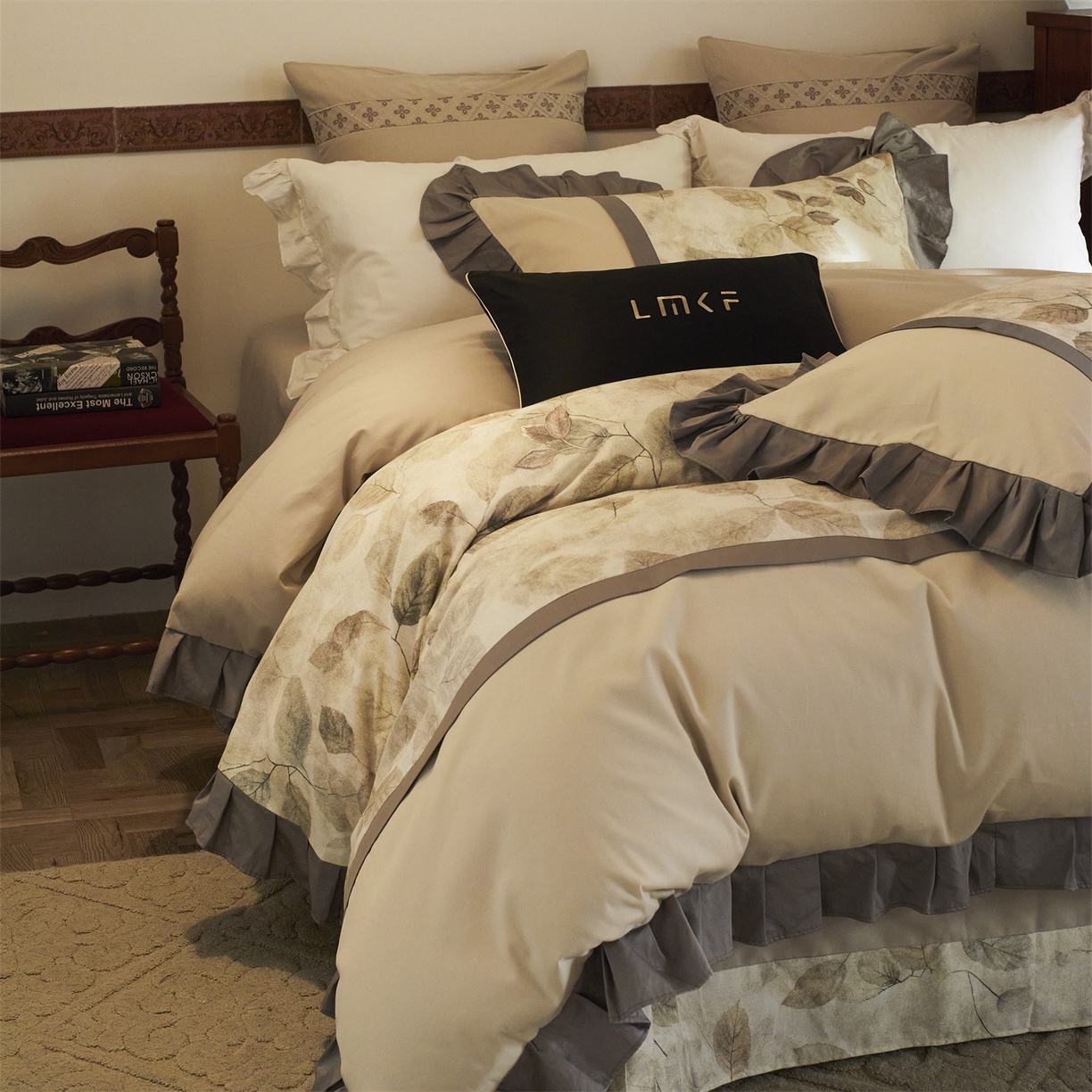 91家纺网 家纺一手货源 找家纺 蓝米卡夫 2025秋冬-全棉60支磨毛印+绣-法尔漫系列（礼盒包装）-拍摄风格1 提供买家秀 法尔漫-灰