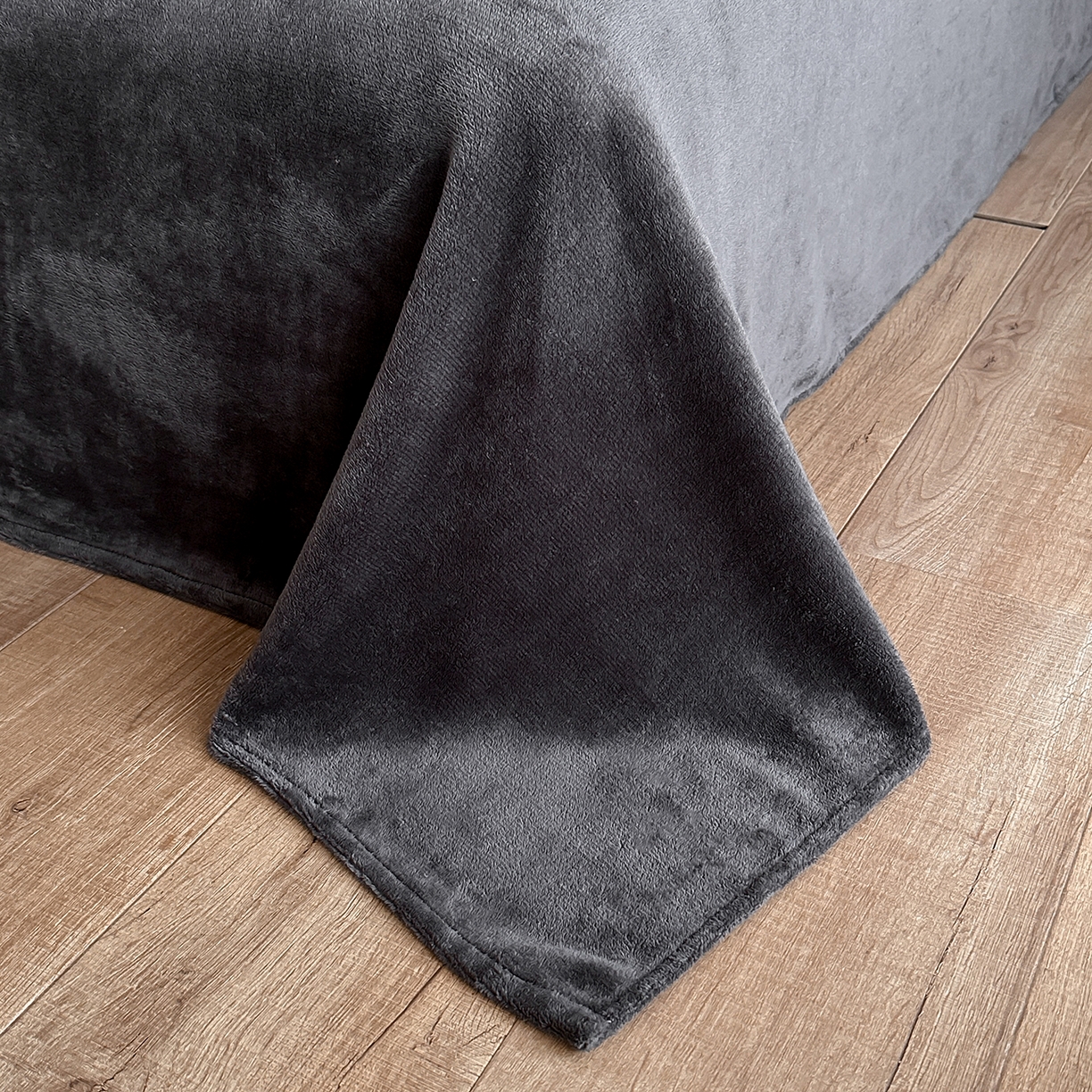 91家纺网 家纺一手货源 找家纺 三朵家纺 2025新款秋冬法式复古风法莱绒花边四件套 醉颜-咖