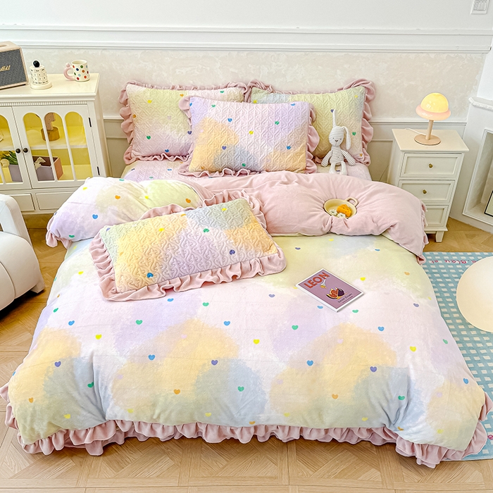 91家纺网 家纺一手货源 找家纺 归属 2025新款牛奶绒床盖四件套 幻彩甜爱心