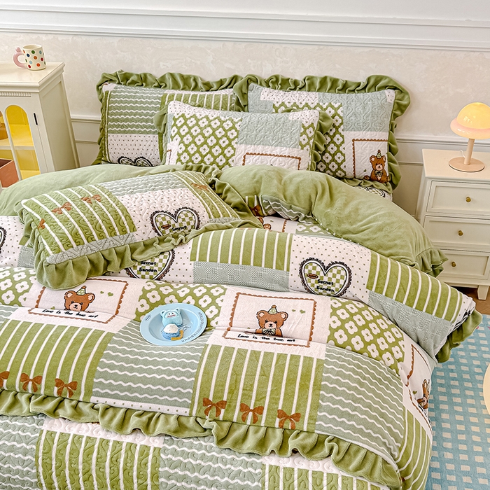 91家纺网 家纺一手货源 找家纺 归属 2025新款牛奶绒床盖四件套 佳期如梦熊