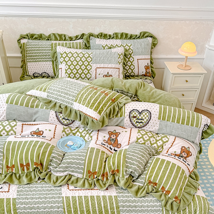 91家纺网 家纺一手货源 找家纺 归属 2025新款牛奶绒床盖四件套 佳期如梦熊