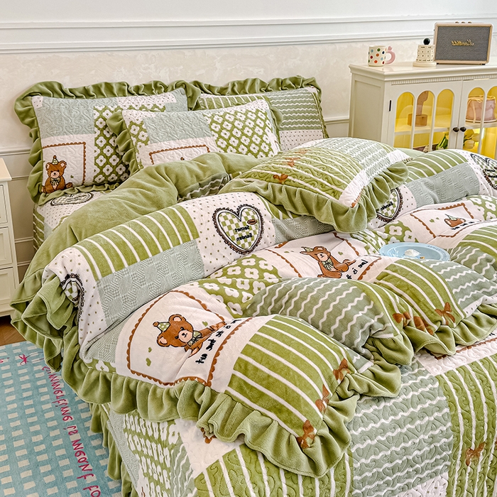 91家纺网 家纺一手货源 找家纺 归属 2025新款牛奶绒床盖四件套 佳期如梦熊